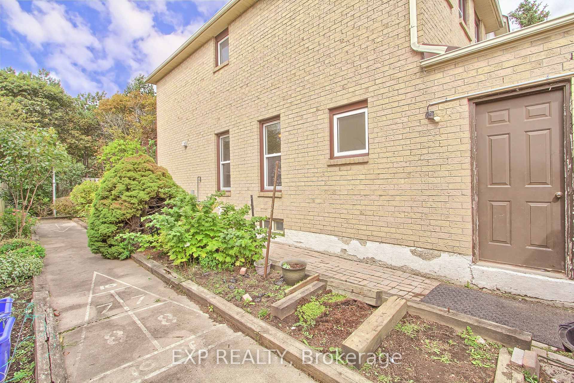 Photo 49 of 2 Nuttall Street, Brampton, Westgate — HOMEH