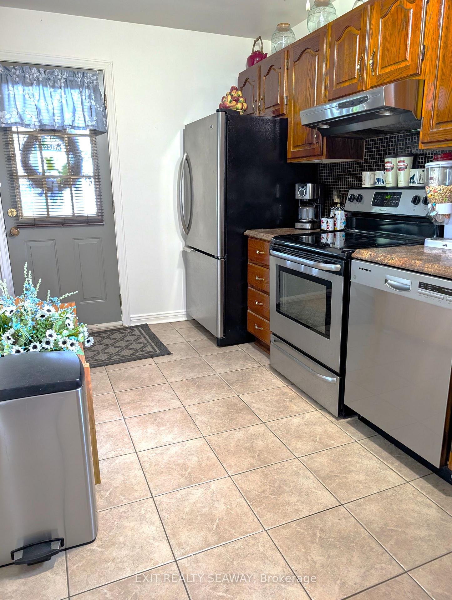 Photo 9 of 710 Killarney Avenue, Cornwall — HOMEH