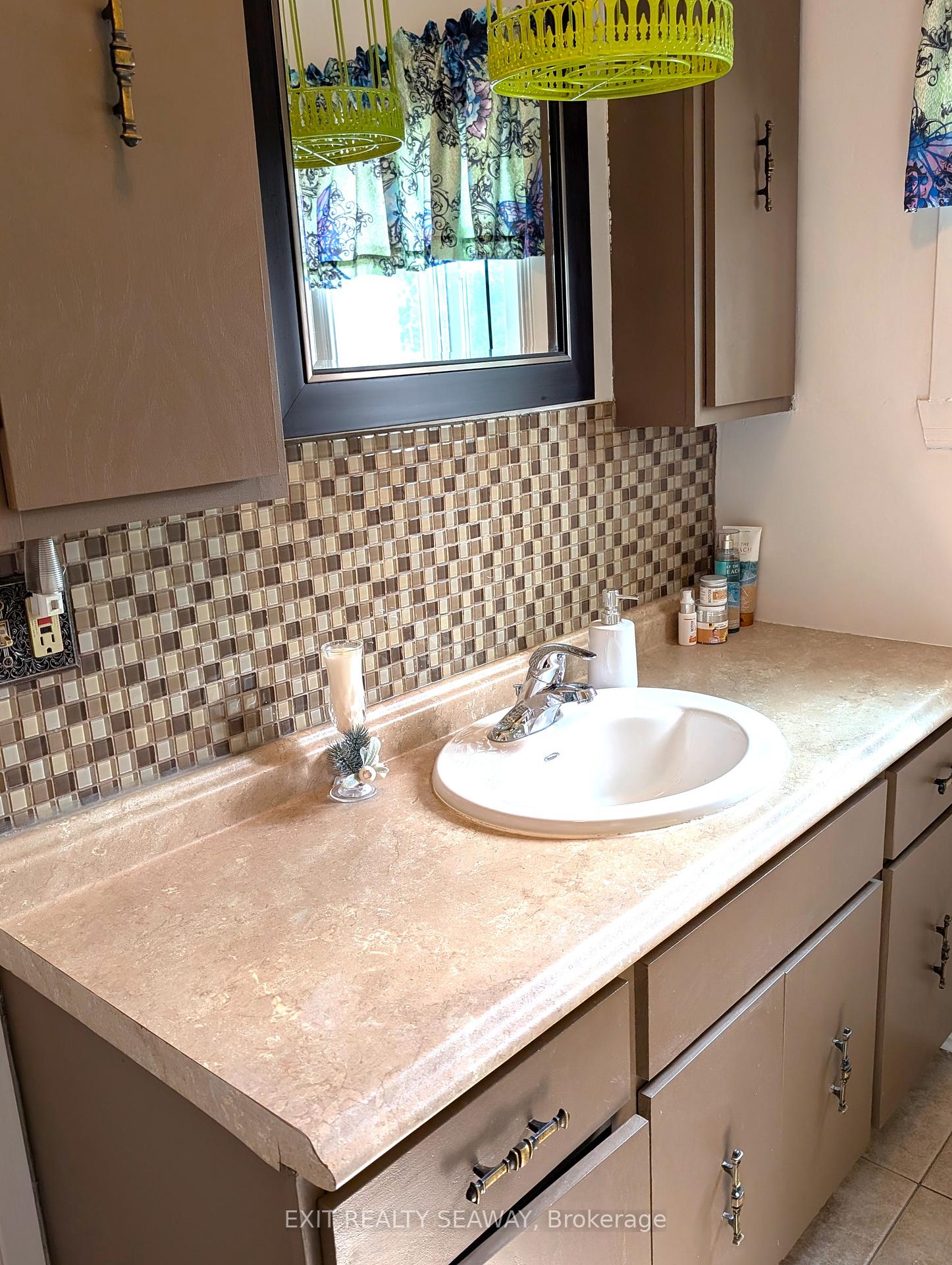 Photo 10 of 710 Killarney Avenue, Cornwall — HOMEH