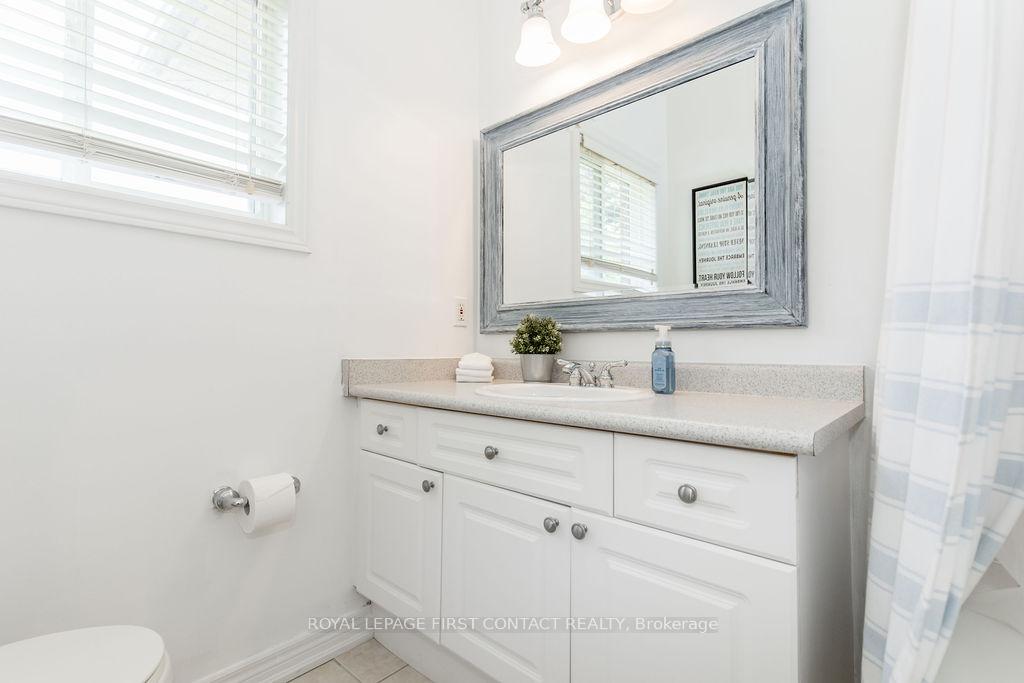 Photo 18 of 31 Vanderpost Crescent, Essa, Thornton — HOMEH