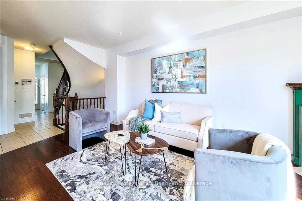 Photo 3 of 33 Marina Point Crescent, Hamilton, Winona Park — HOMEH