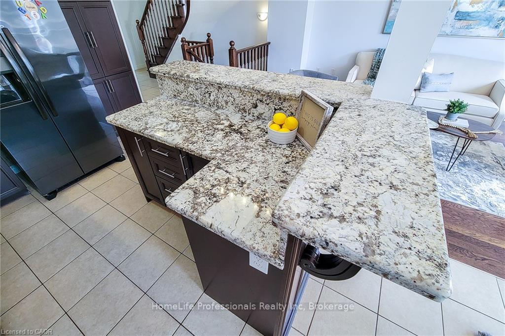 Photo 18 of 33 Marina Point Crescent, Hamilton, Winona Park — HOMEH