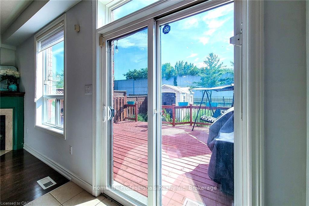 Photo 19 of 33 Marina Point Crescent, Hamilton, Winona Park — HOMEH