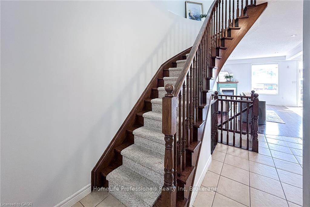 Photo 7 of 33 Marina Point Crescent, Hamilton, Winona Park — HOMEH