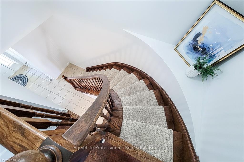 Photo 23 of 33 Marina Point Crescent, Hamilton, Winona Park — HOMEH