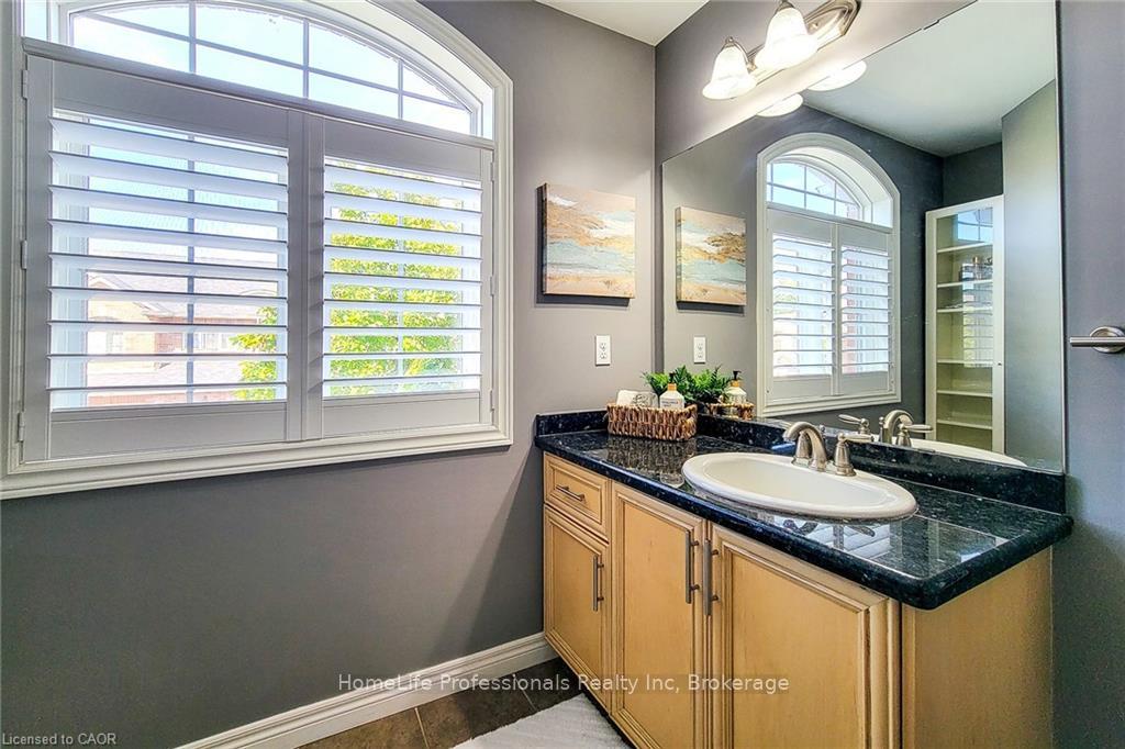 Photo 10 of 33 Marina Point Crescent, Hamilton, Winona Park — HOMEH
