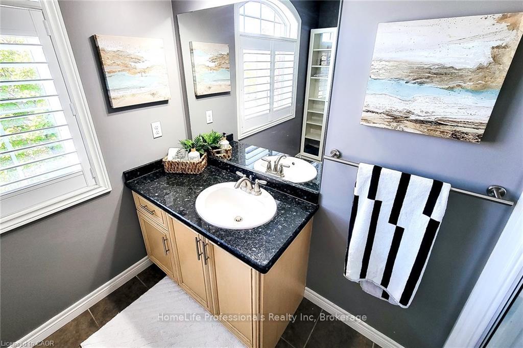 Photo 35 of 33 Marina Point Crescent, Hamilton, Winona Park — HOMEH