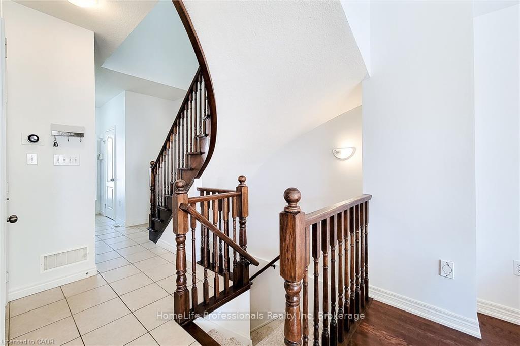 Photo 43 of 33 Marina Point Crescent, Hamilton, Winona Park — HOMEH