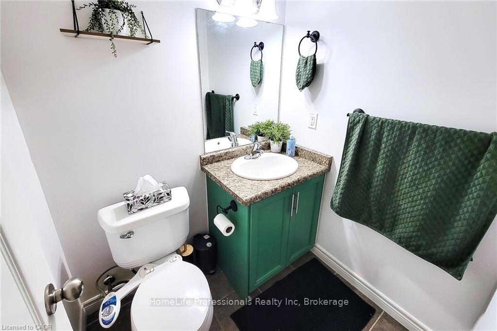 Photo 37 of 33 Marina Point Crescent, Hamilton, Winona Park — HOMEH