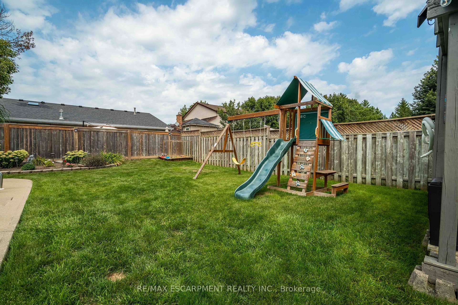 Photo 27 of 37 McMaster Drive, Haldimand — HOMEH