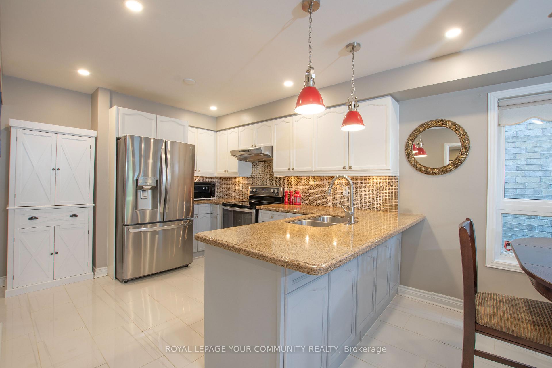 Photo 13 of 226 Kayla Crescent, Vaughan, Maple — HOMEH