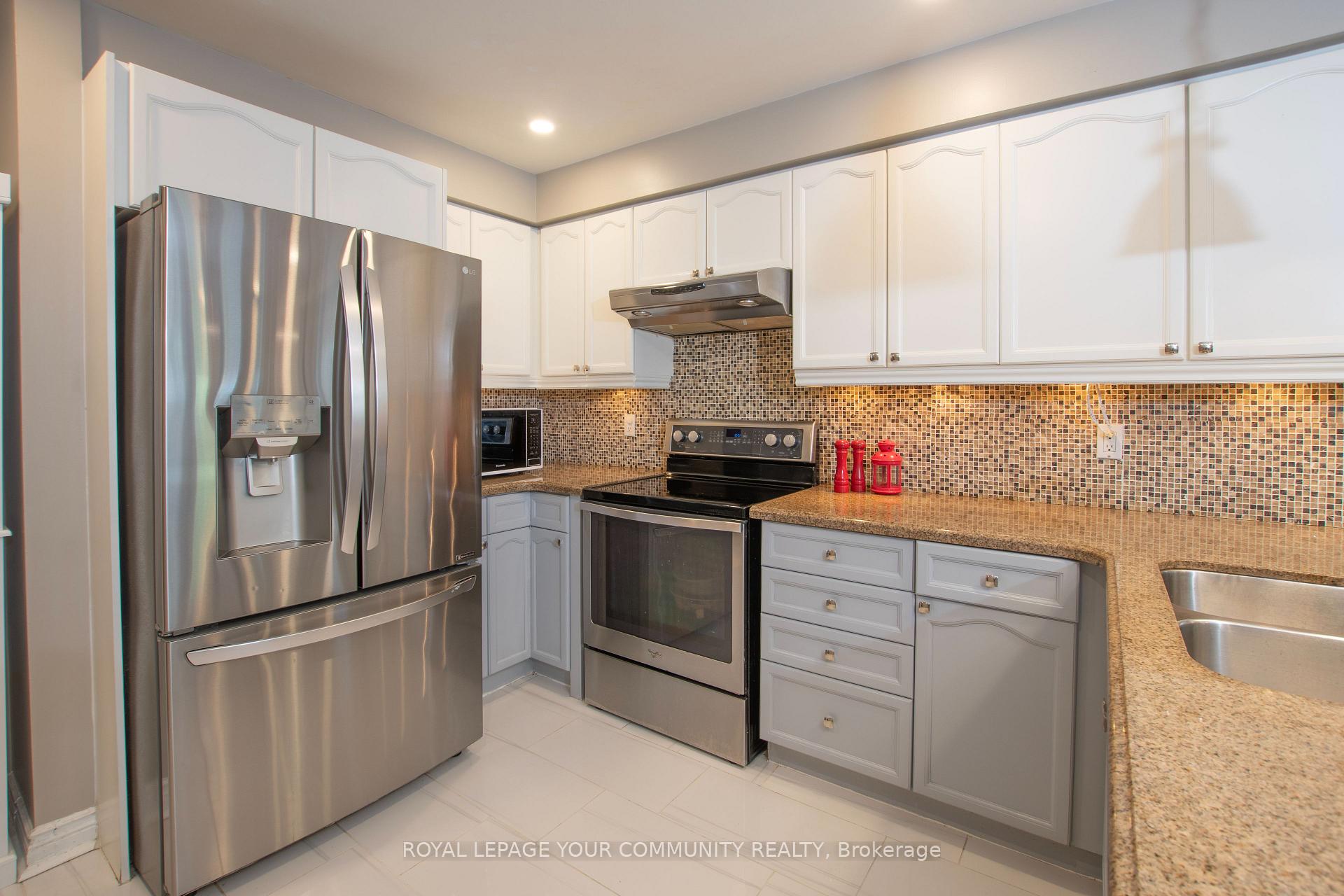 Photo 12 of 226 Kayla Crescent, Vaughan, Maple — HOMEH