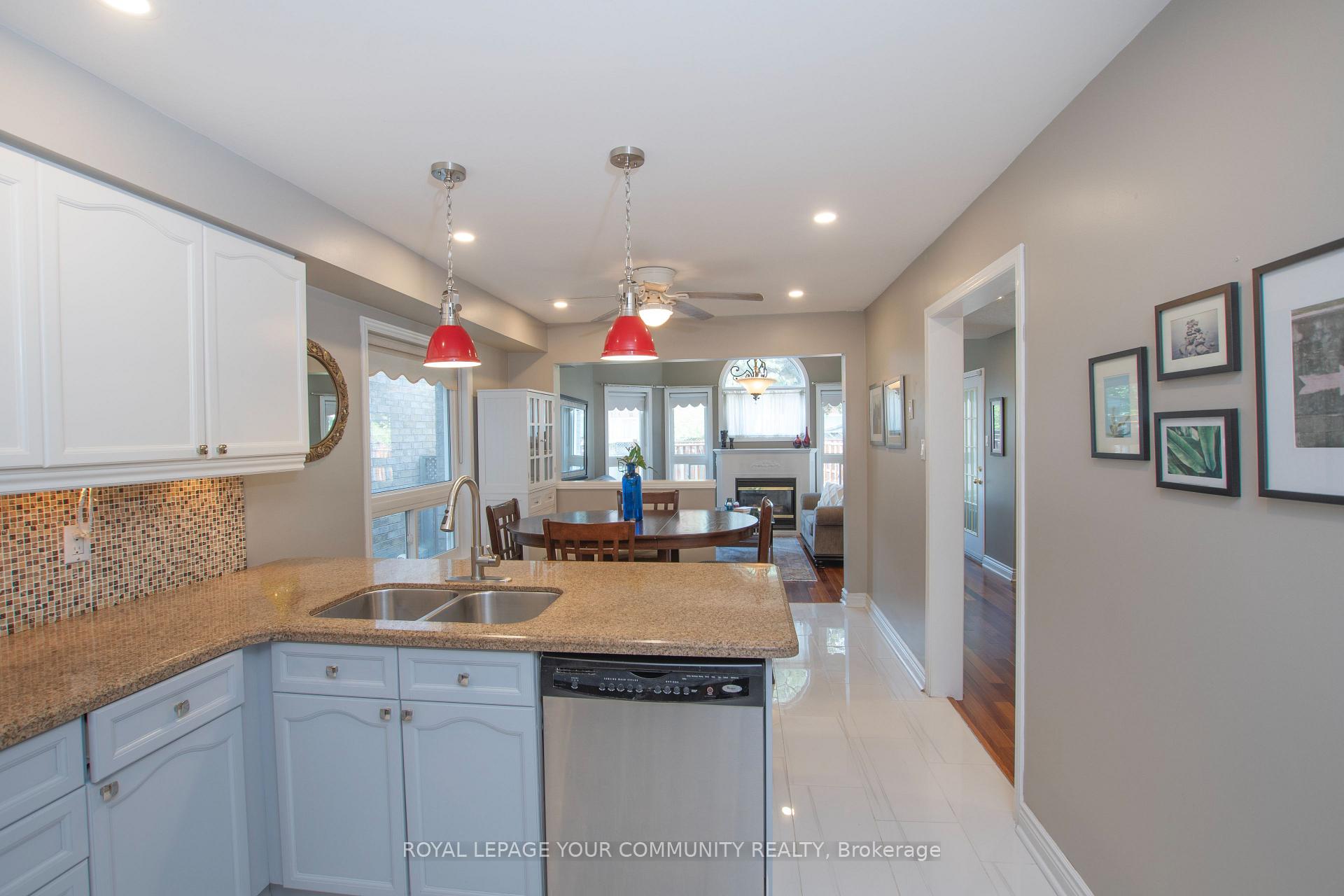 Photo 8 of 226 Kayla Crescent, Vaughan, Maple — HOMEH