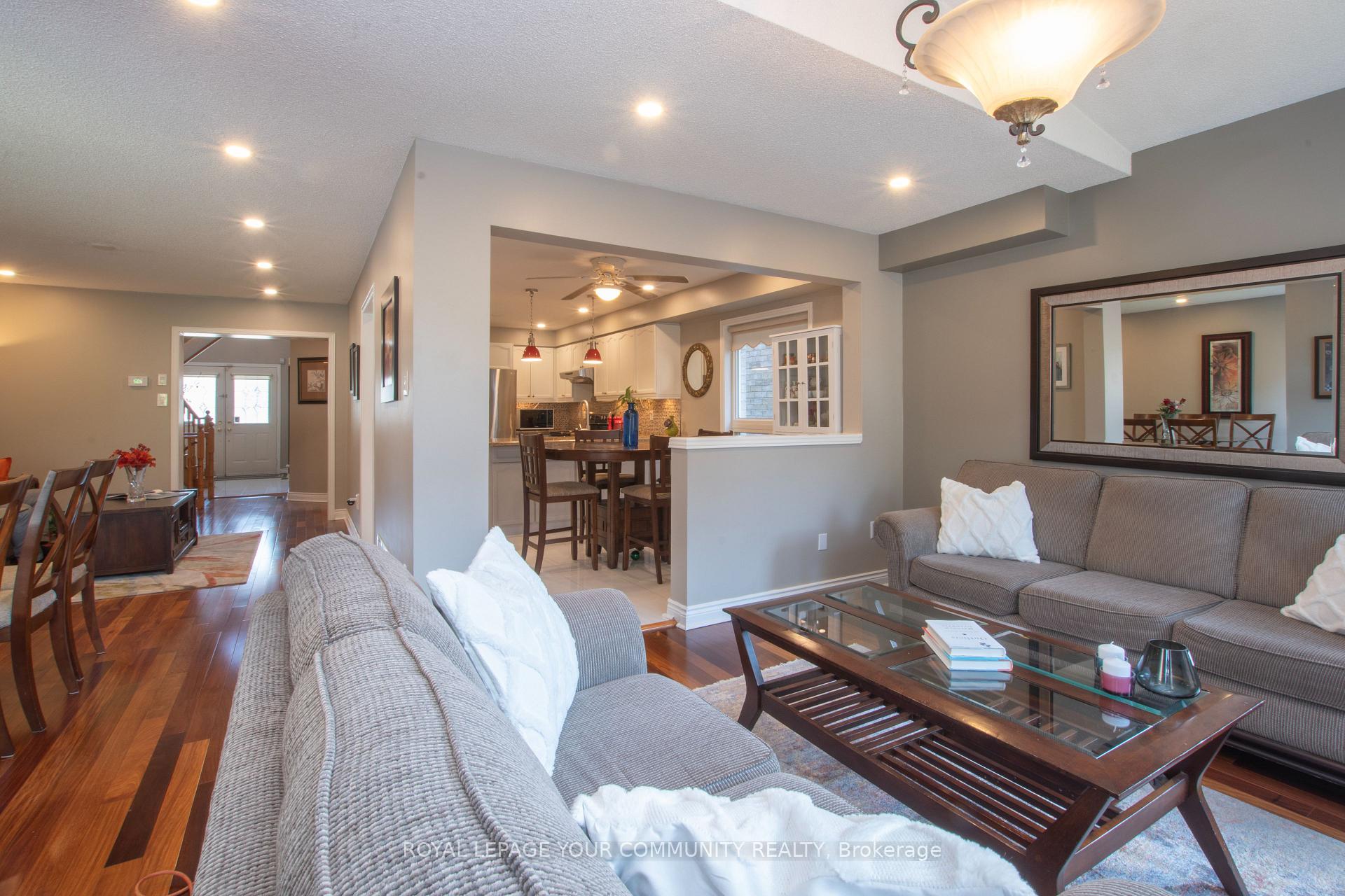 Photo 16 of 226 Kayla Crescent, Vaughan, Maple — HOMEH