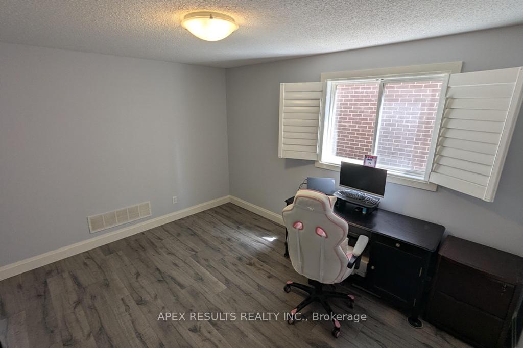 Photo 4 of 20 Midanbury Way, Hamilton, Mount Hope — HOMEH