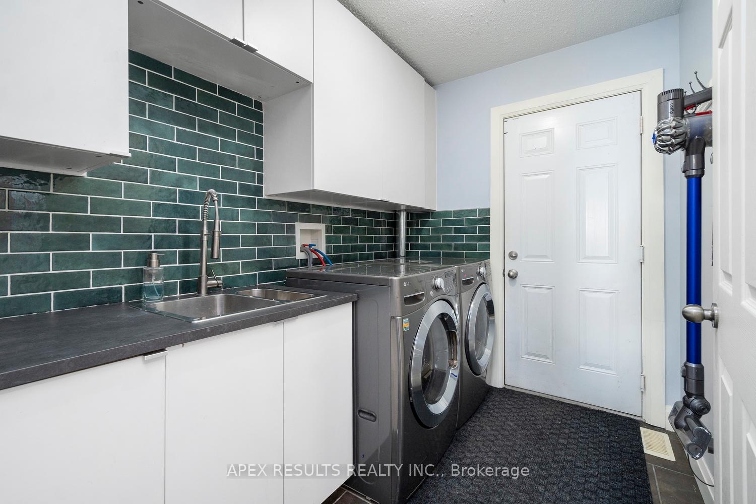 Photo 17 of 20 Midanbury Way, Hamilton, Mount Hope — HOMEH