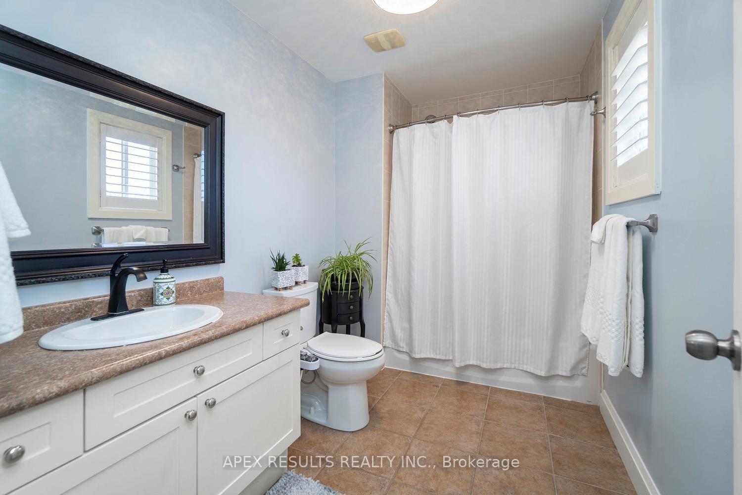 Photo 18 of 20 Midanbury Way, Hamilton, Mount Hope — HOMEH