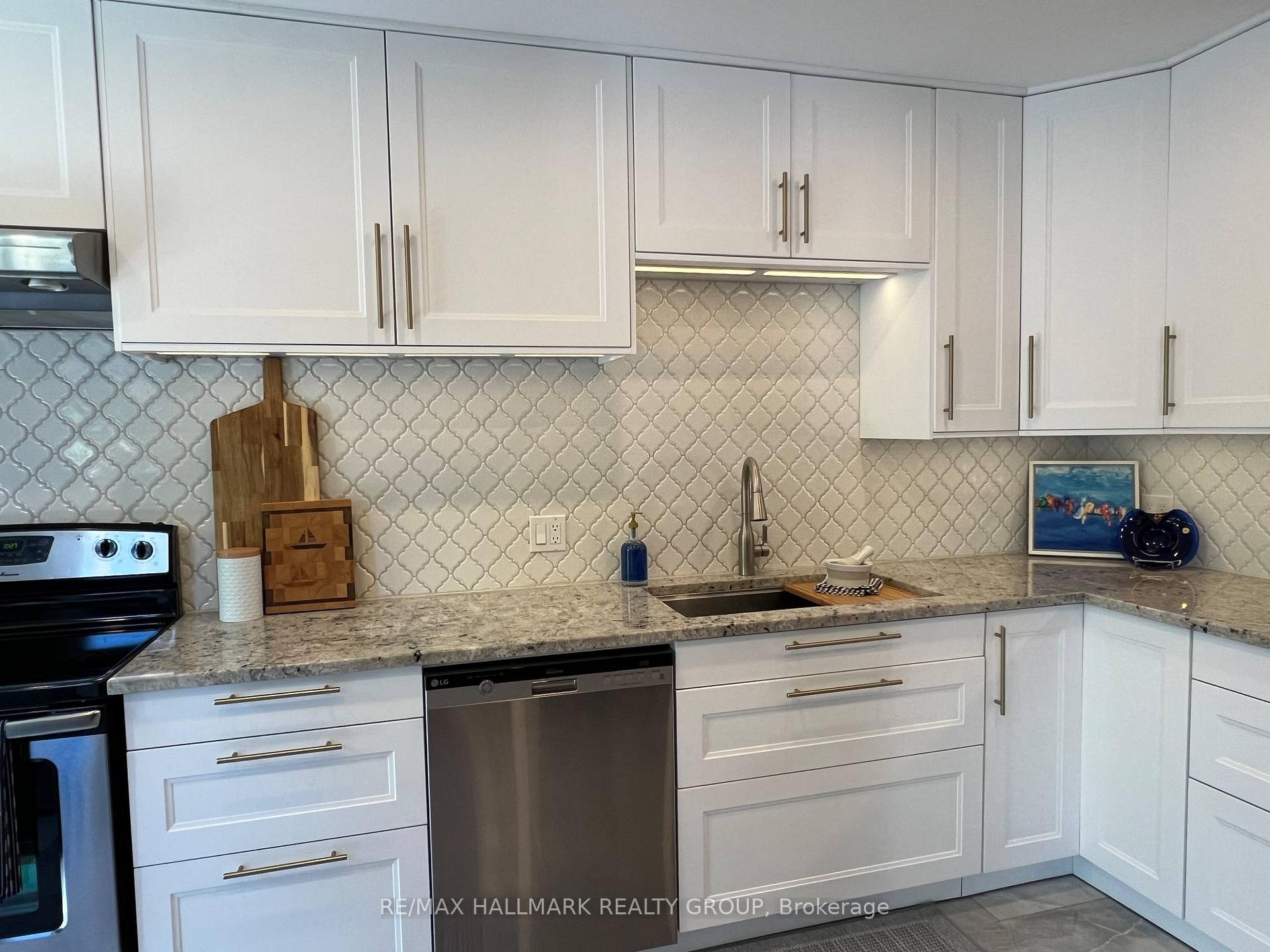 Photo 10 of 136 Montana Way, Ottawa, Barrhaven - Longfields — HOMEH