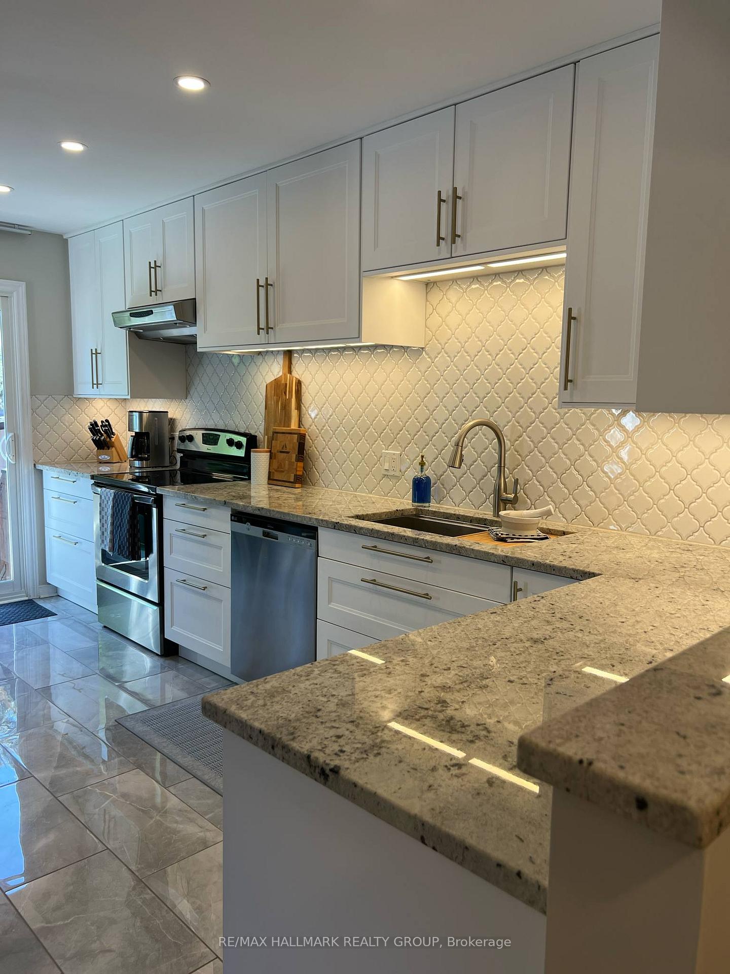 Photo 11 of 136 Montana Way, Ottawa, Barrhaven - Longfields — HOMEH