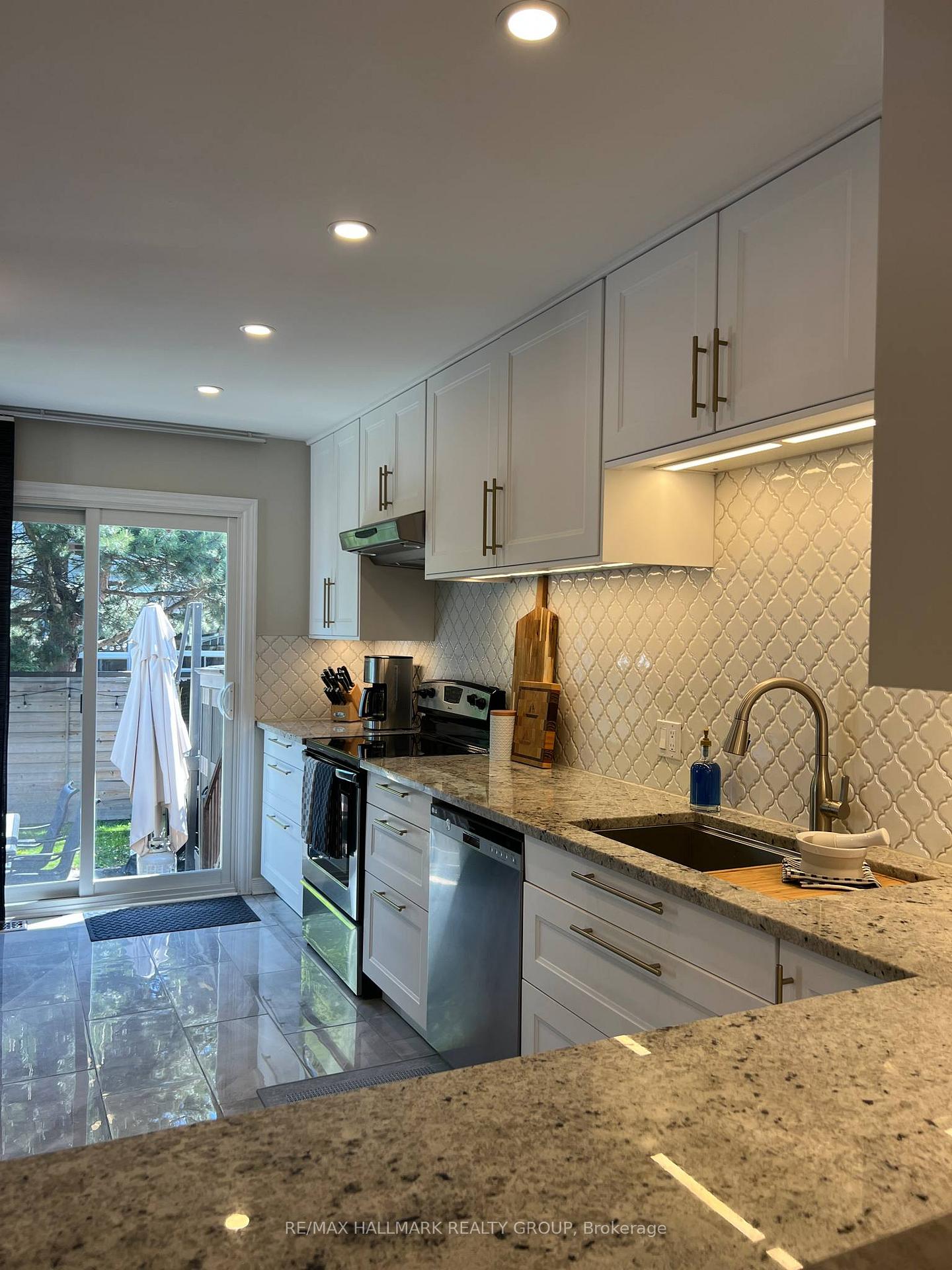 Photo 12 of 136 Montana Way, Ottawa, Barrhaven - Longfields — HOMEH