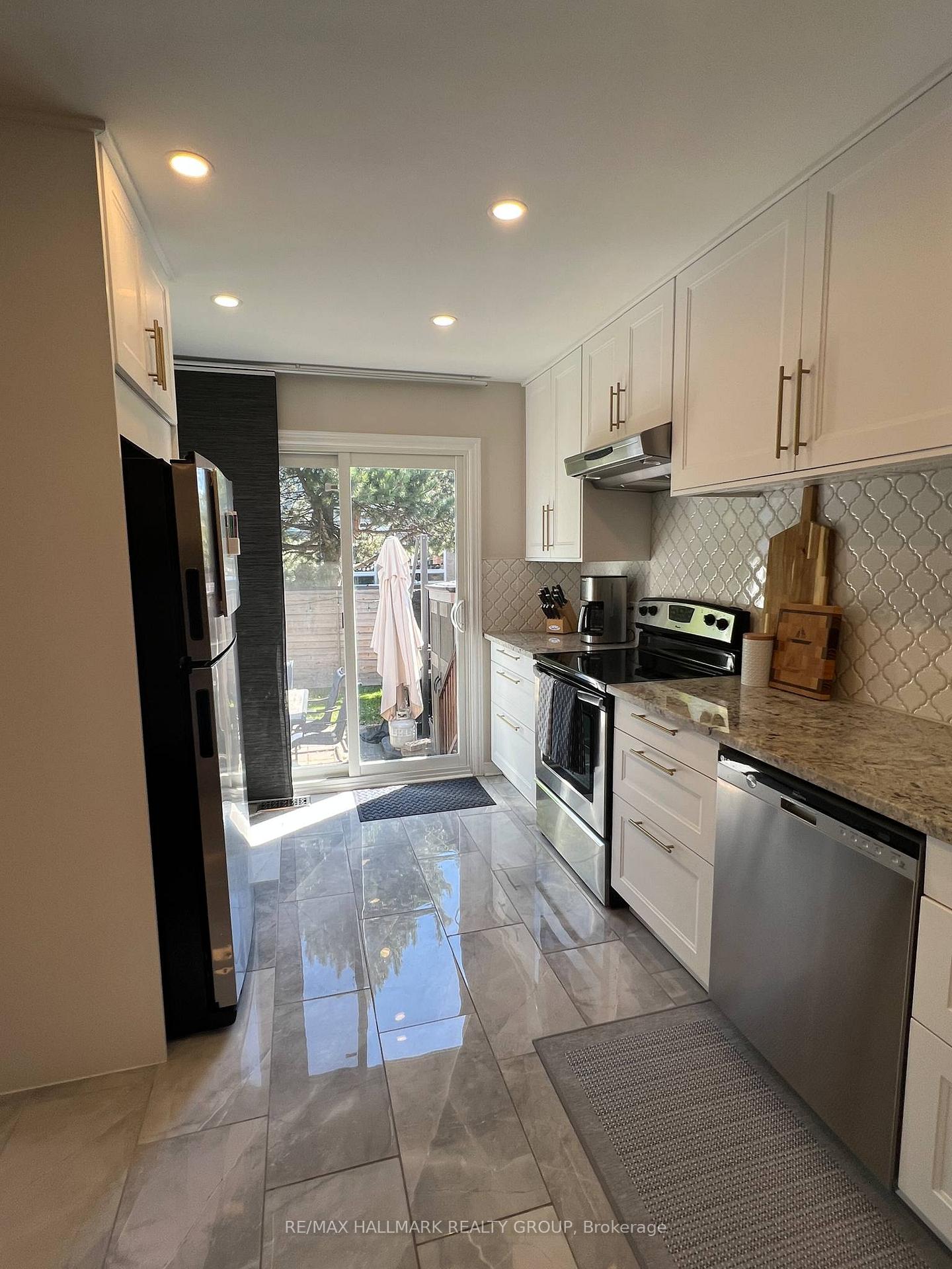 Photo 13 of 136 Montana Way, Ottawa, Barrhaven - Longfields — HOMEH