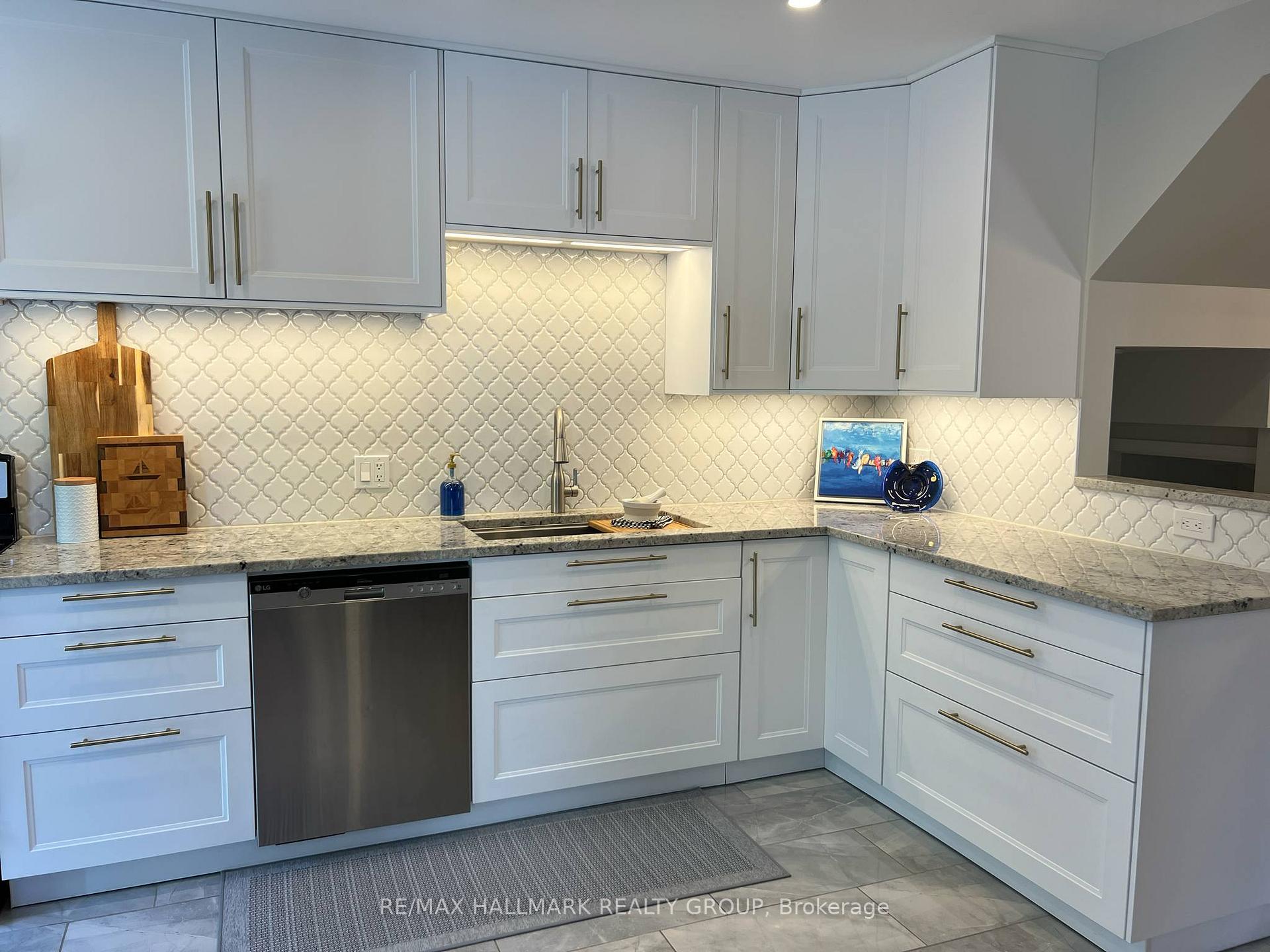 Photo 15 of 136 Montana Way, Ottawa, Barrhaven - Longfields — HOMEH
