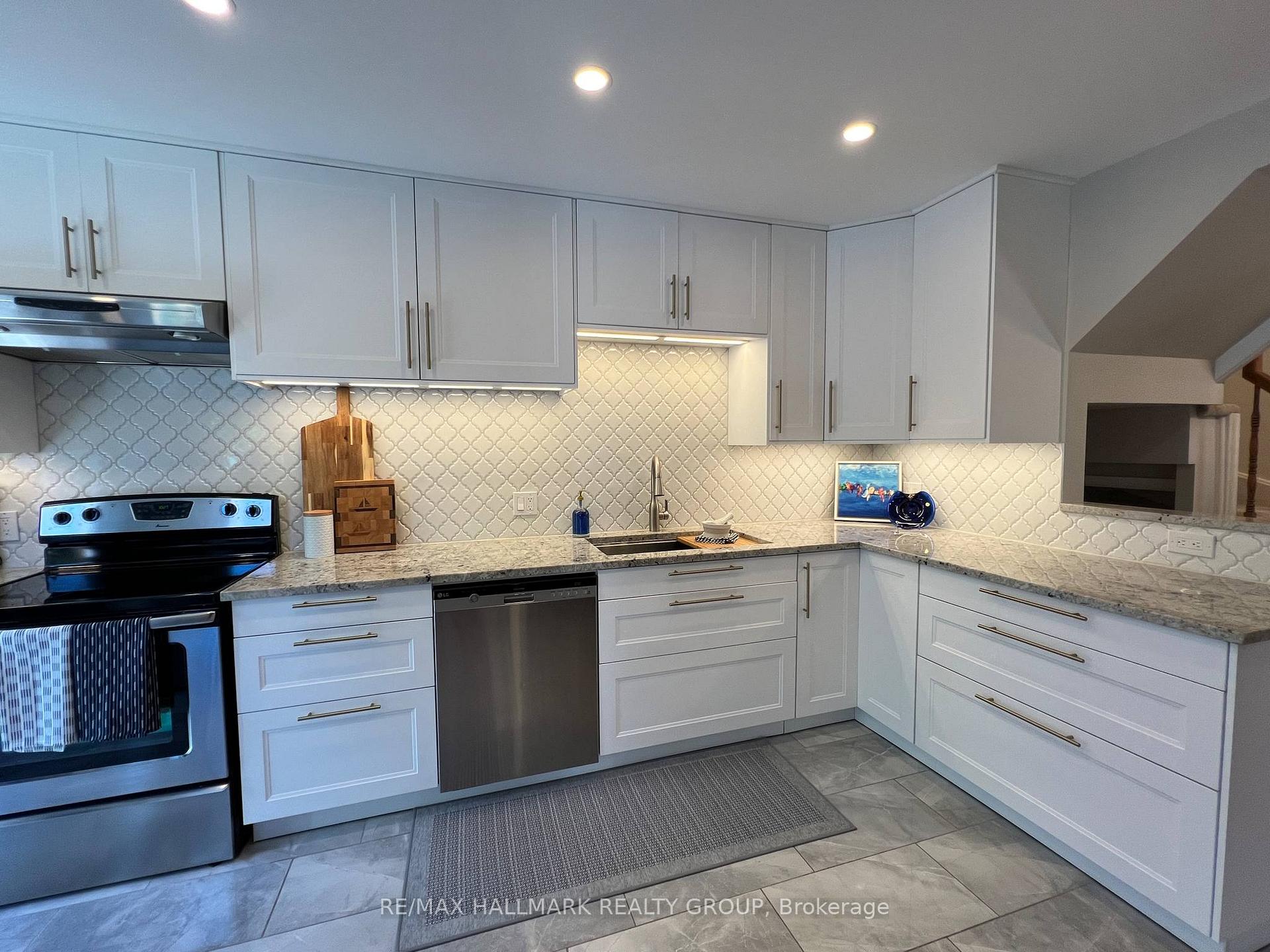 Photo 16 of 136 Montana Way, Ottawa, Barrhaven - Longfields — HOMEH