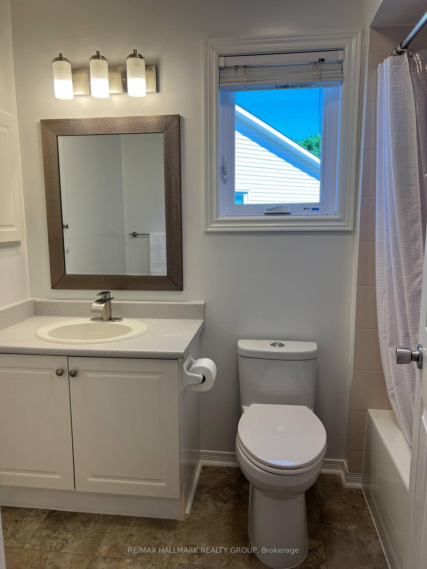 Photo 29 of 136 Montana Way, Ottawa, Barrhaven - Longfields — HOMEH