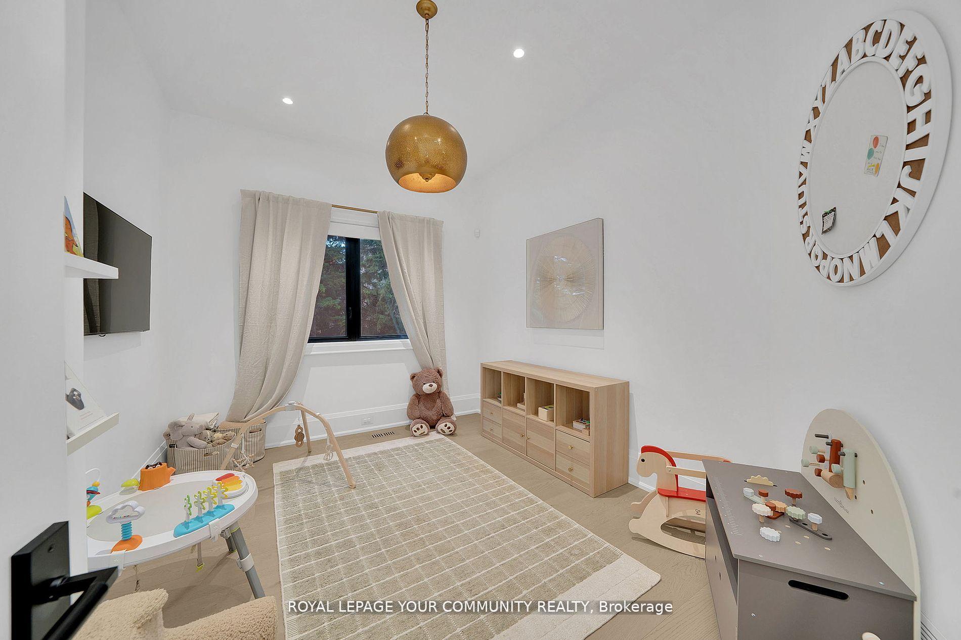 Photo 5 of 180 Westridge Drive, Vaughan, Kleinburg — HOMEH