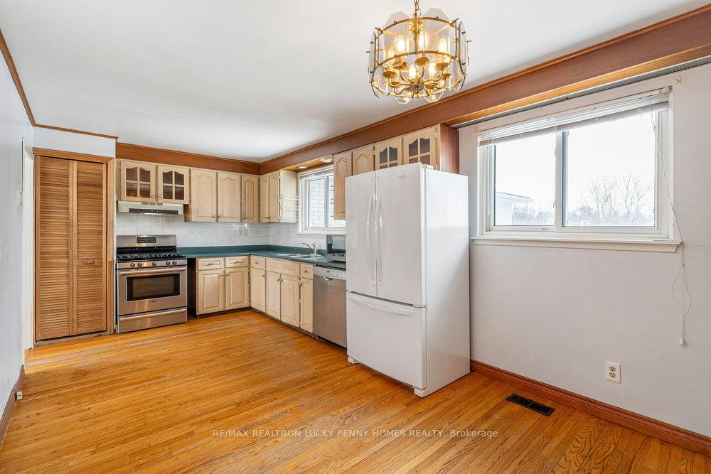 Photo 13 of 32 King Richard Court, Markham, Bullock — HOMEH