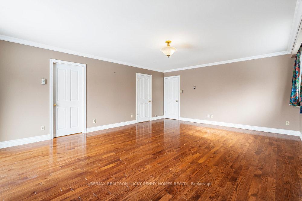 Photo 6 of 32 King Richard Court, Markham, Bullock — HOMEH