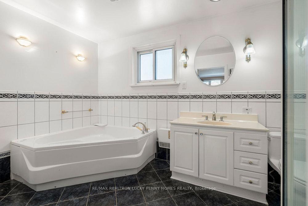 Photo 15 of 32 King Richard Court, Markham, Bullock — HOMEH