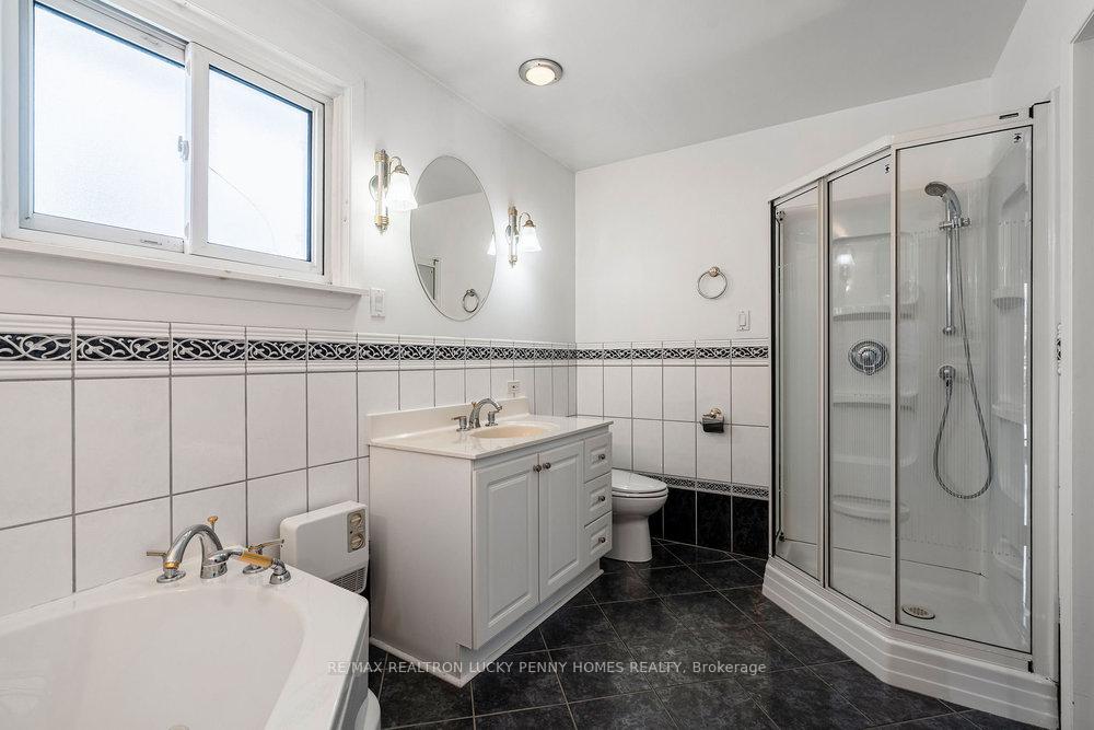 Photo 7 of 32 King Richard Court, Markham, Bullock — HOMEH