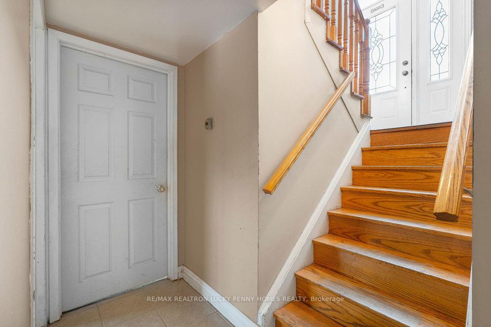 Photo 23 of 32 King Richard Court, Markham, Bullock — HOMEH