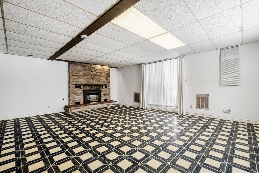 Photo 31 of 32 King Richard Court, Markham, Bullock — HOMEH