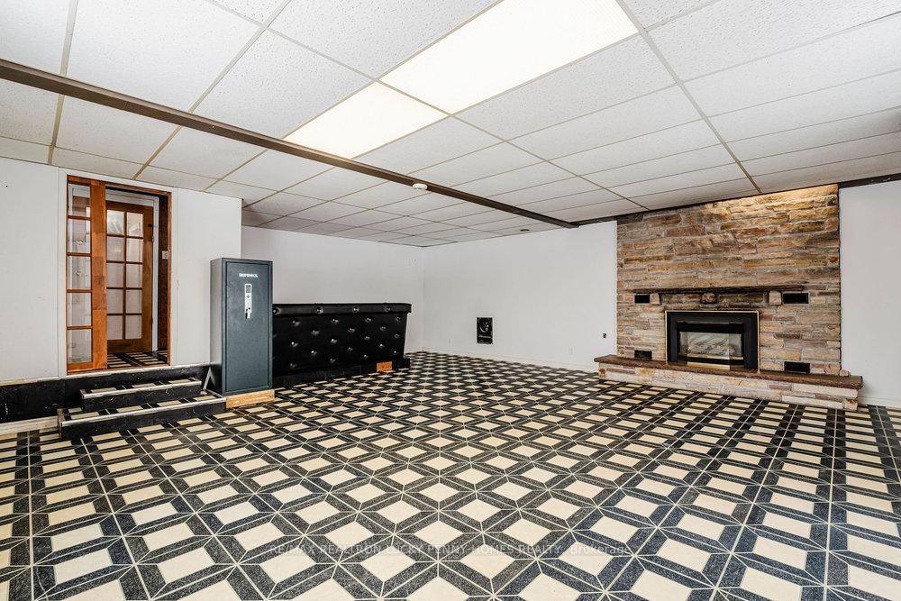 Photo 26 of 32 King Richard Court, Markham, Bullock — HOMEH
