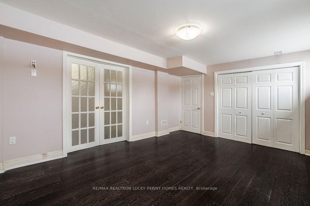 Photo 12 of 32 King Richard Court, Markham, Bullock — HOMEH