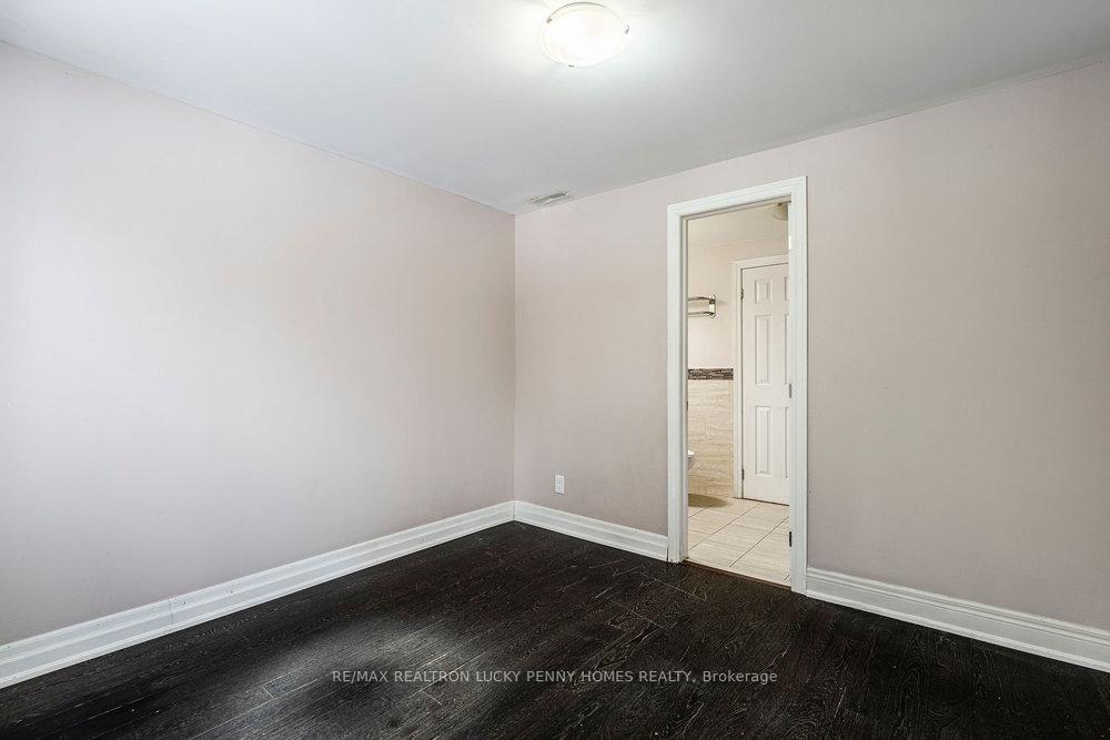 Photo 25 of 32 King Richard Court, Markham, Bullock — HOMEH