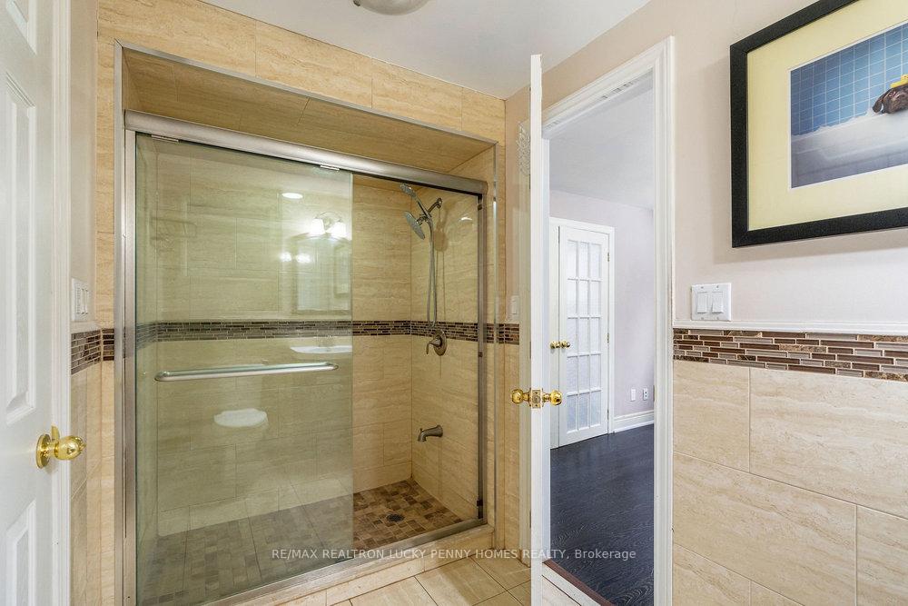 Photo 18 of 32 King Richard Court, Markham, Bullock — HOMEH