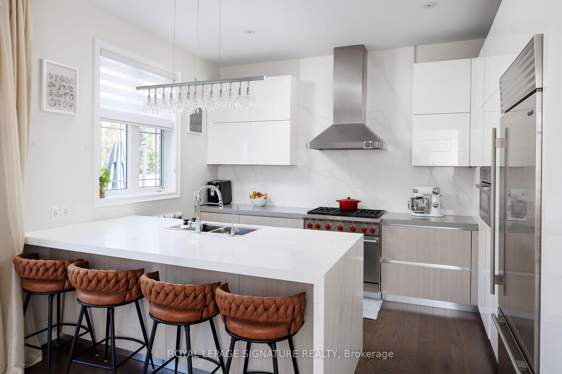 Photo 1 of 22 Condor Way, Vaughan, Kleinburg — HOMEH
