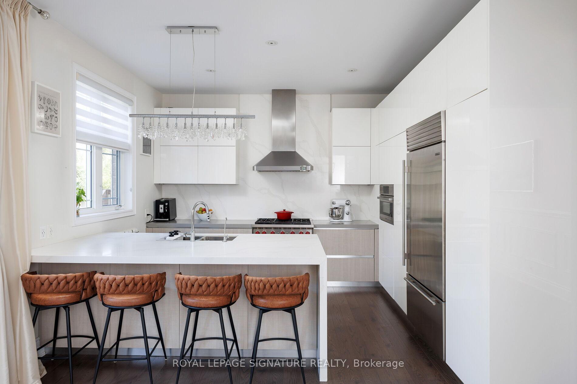 Photo 3 of 22 Condor Way, Vaughan, Kleinburg — HOMEH