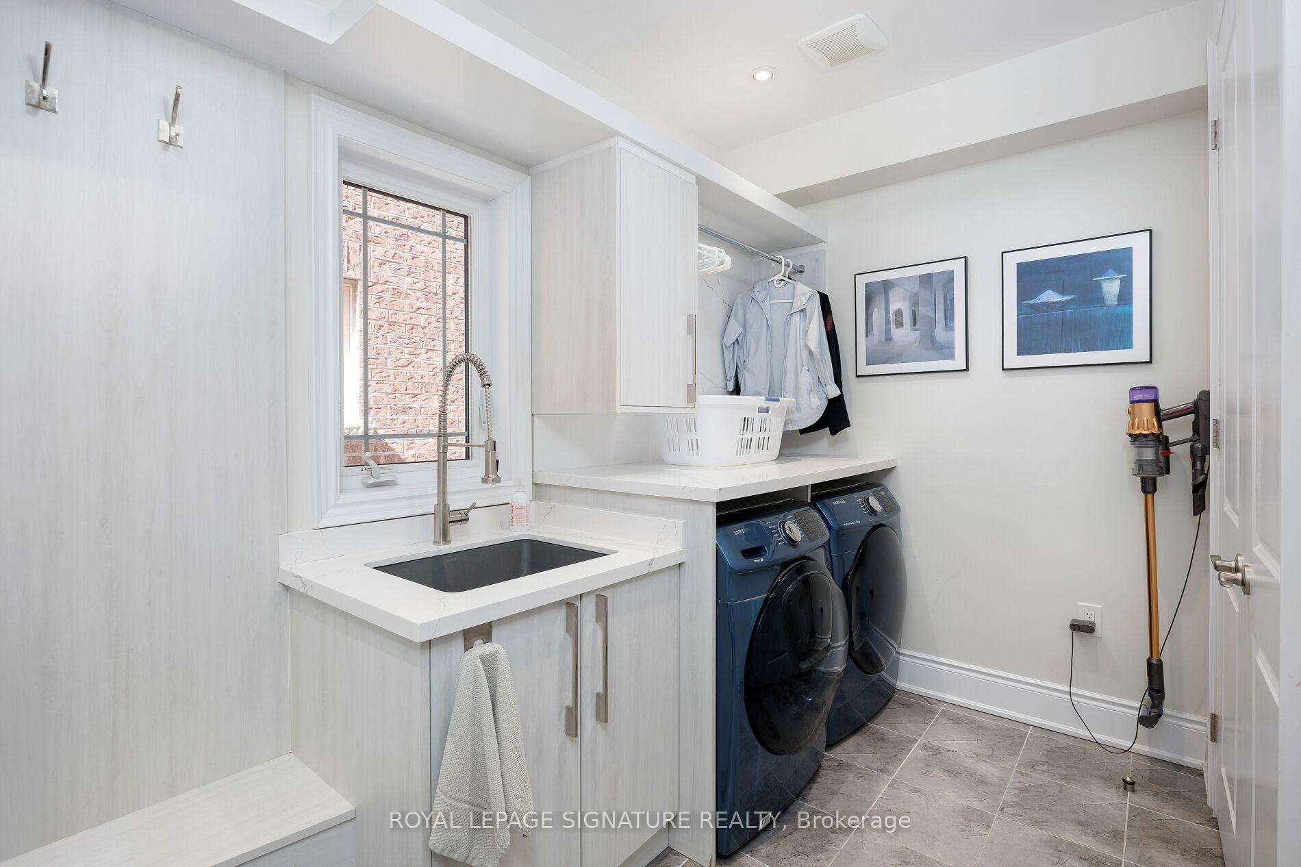 Photo 12 of 22 Condor Way, Vaughan, Kleinburg — HOMEH