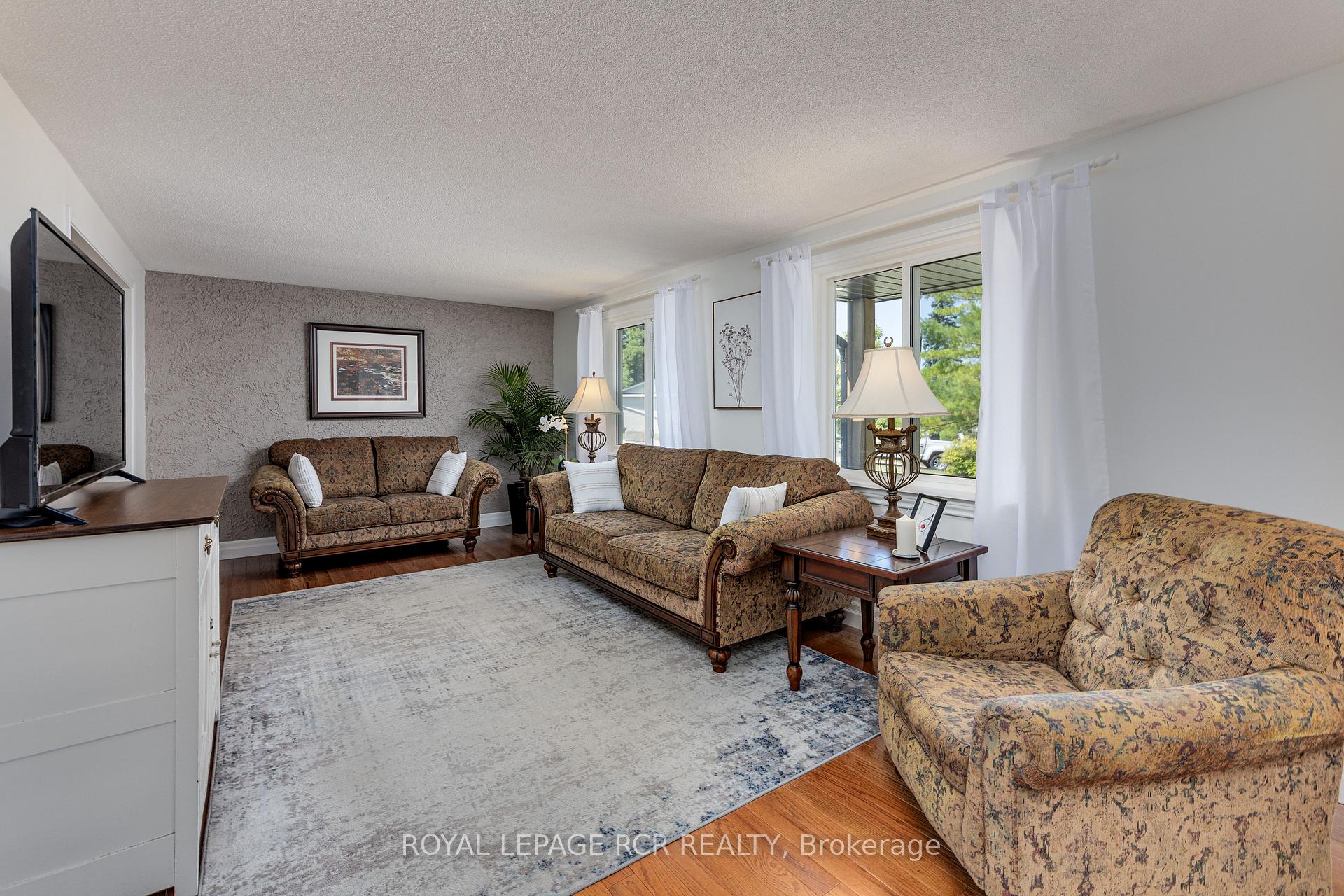 Photo 4 of 45 Rice Drive, King, Schomberg — HOMEH