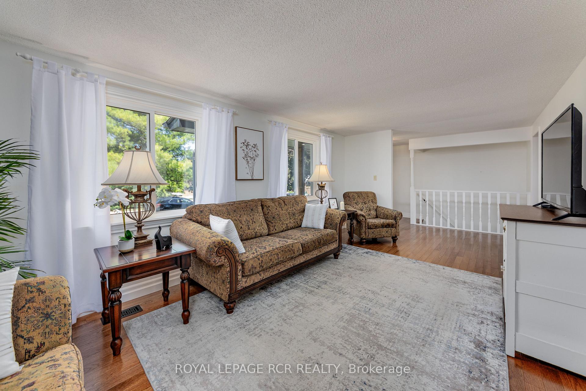 Photo 5 of 45 Rice Drive, King, Schomberg — HOMEH