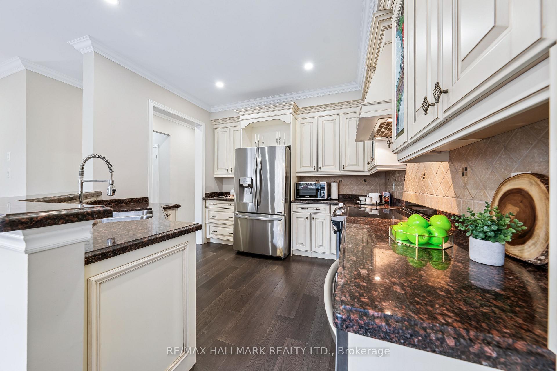 Photo 12 of 61 Vanguard Road, Vaughan, Patterson — HOMEH