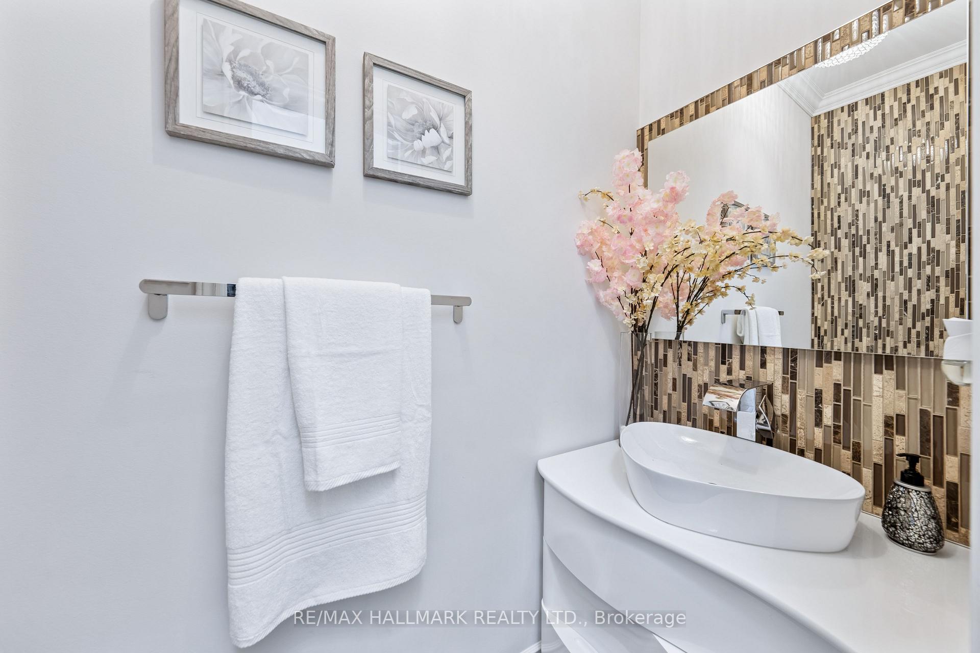 Photo 23 of 61 Vanguard Road, Vaughan, Patterson — HOMEH