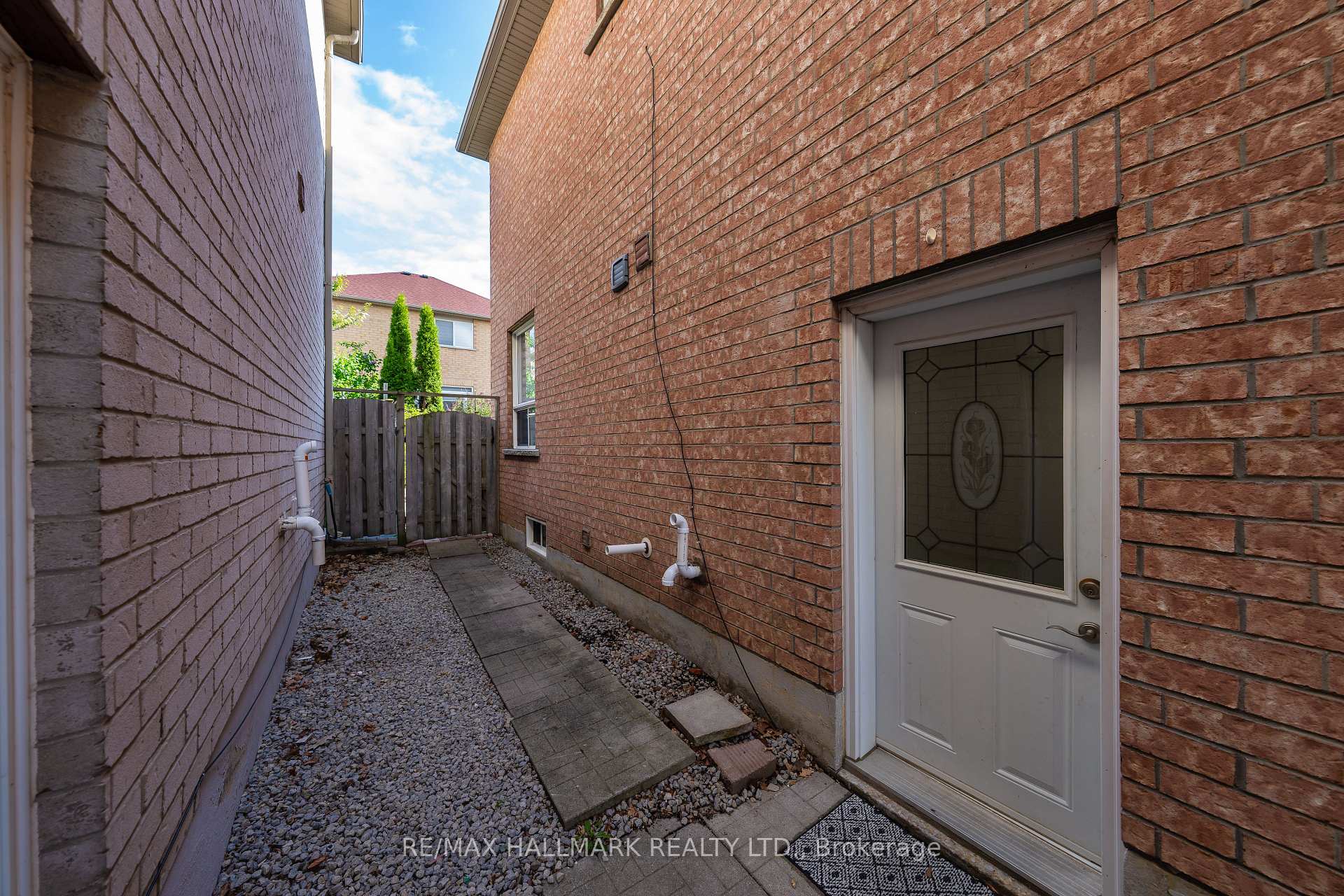 Photo 32 of 61 Vanguard Road, Vaughan, Patterson — HOMEH