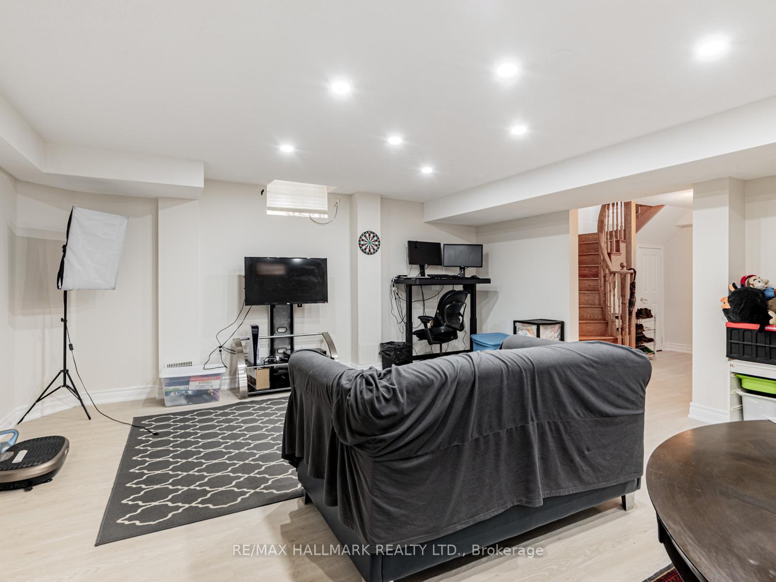 Photo 27 of 156 Bachman Drive, Vaughan, Maple — HOMEH