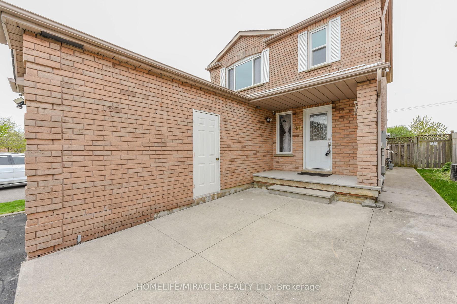 Photo 2 of 40 Calmist Crescent, Brampton, Fletcher's West — HOMEH