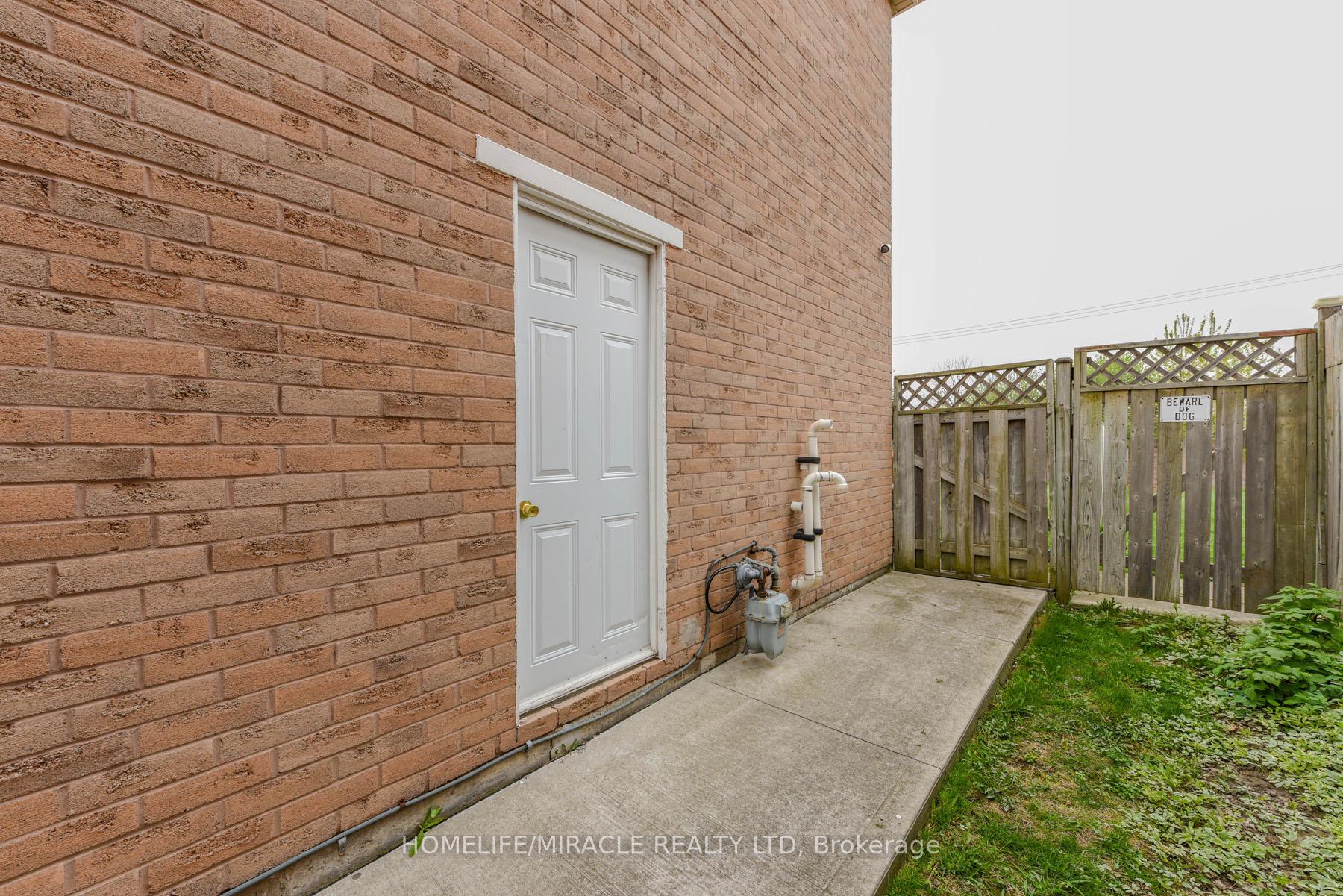 Photo 4 of 40 Calmist Crescent, Brampton, Fletcher's West — HOMEH